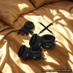 DaniChou BedLock Pro Bettfesseln auf dem Bett im Sonnenlicht – Symbolbild, Szene KI-generiert, Produkt original